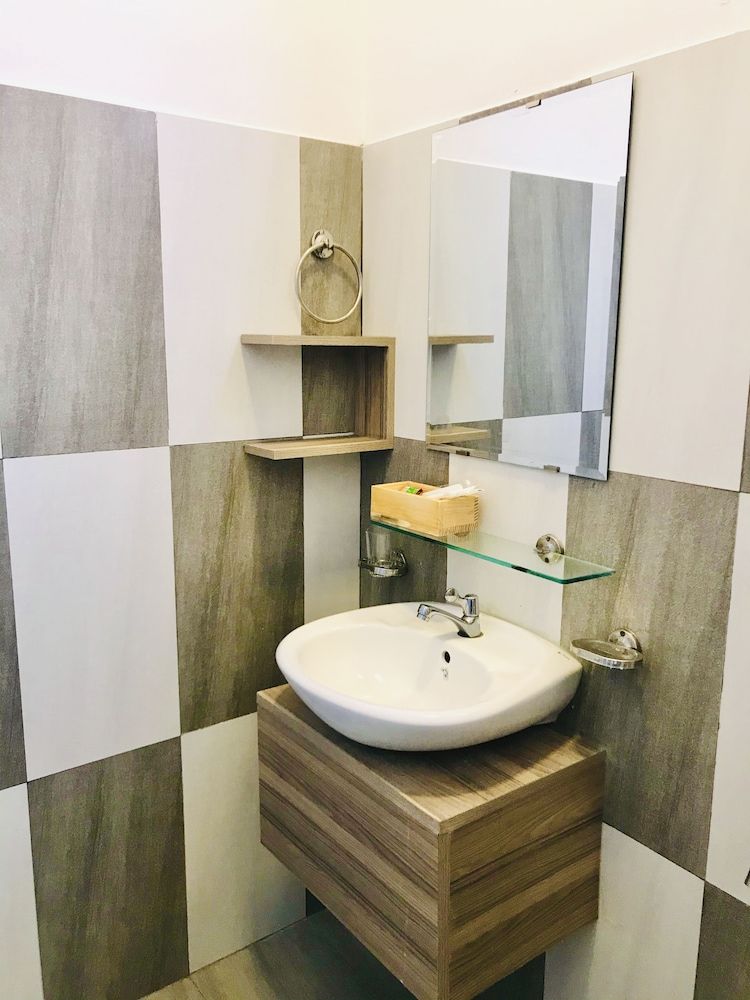 Zodiac House Basic Room, Garden View 11