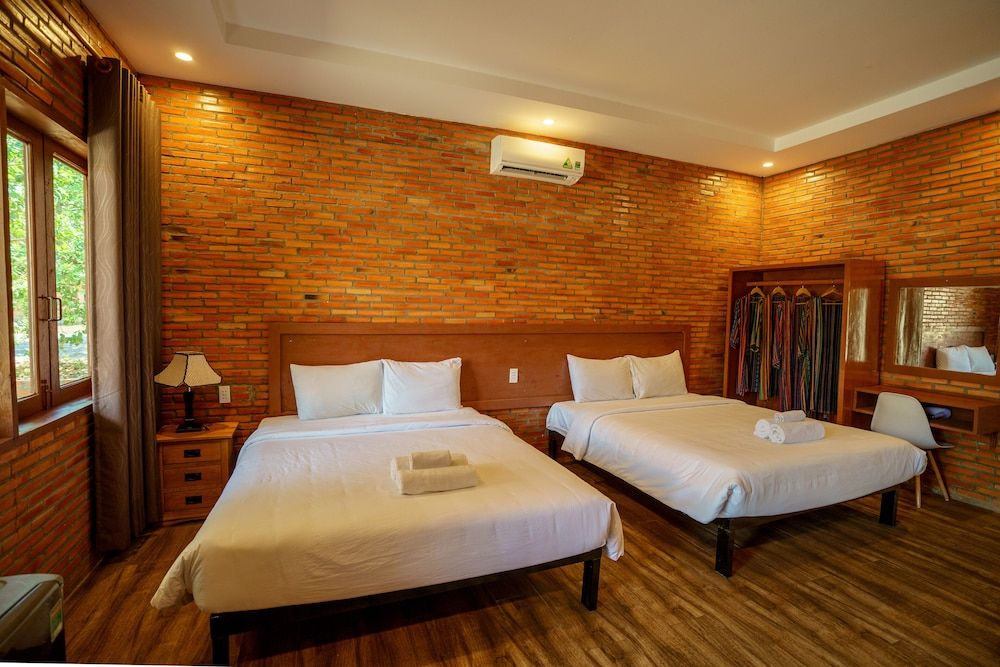 Orchard Home Resort Nam Cat Tien Deluxe Twin Room 2