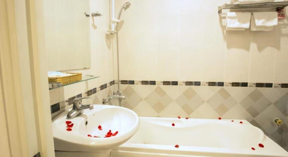 Impressive Boutique Hotel Deluxe Triple Room 11