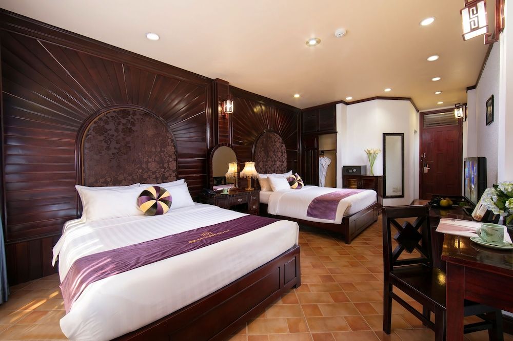 Impressive Boutique Hotel Deluxe Triple Room 6