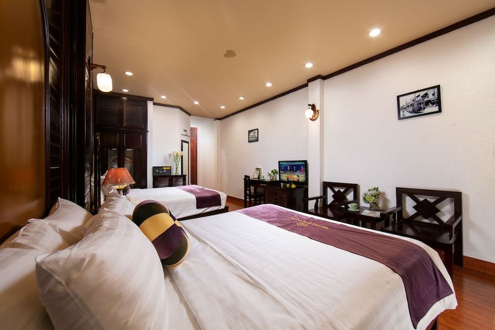 Impressive Boutique Hotel Deluxe Triple Room 7
