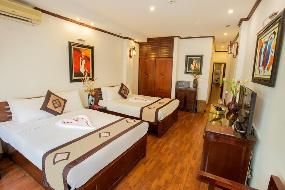 Impressive Boutique Hotel Deluxe Triple Room 2