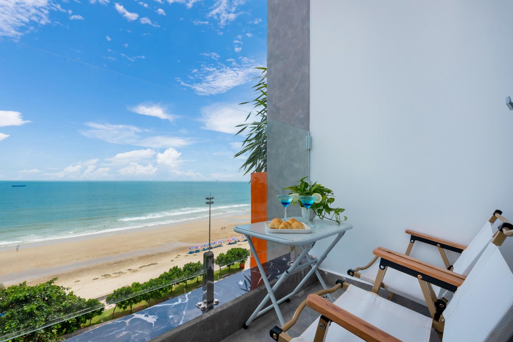 Suite - 2 Adults, Side Sea View