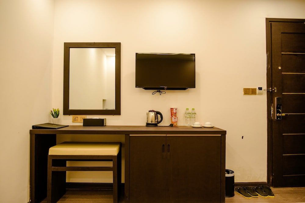 Hanami Hotel Danang Standard King Room 11