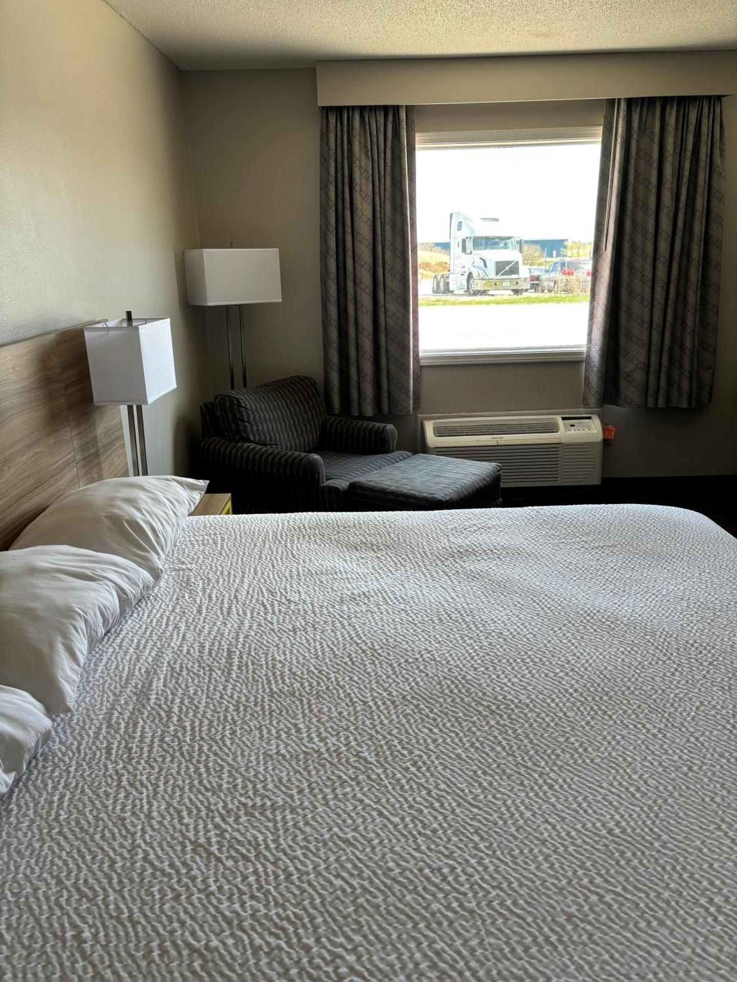 1 King Bed Non-Smoking