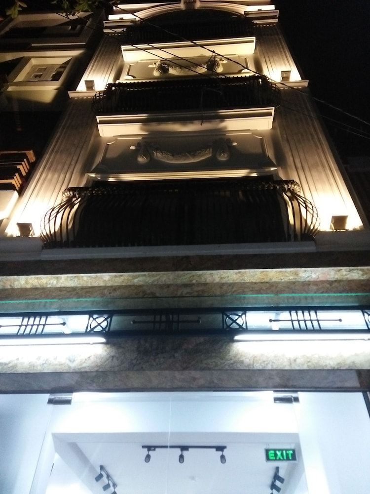 undefined R&G Suite 4