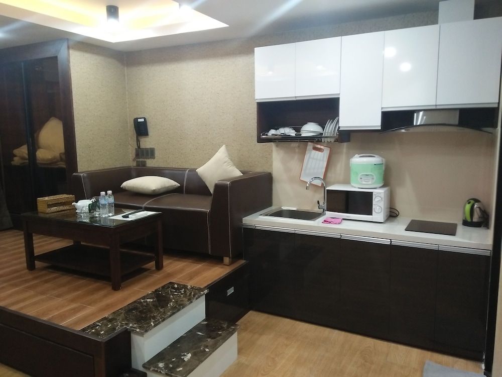 undefined R&G Suite 8