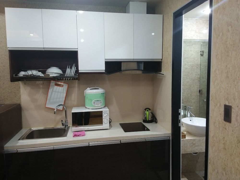 undefined R&G Suite 7