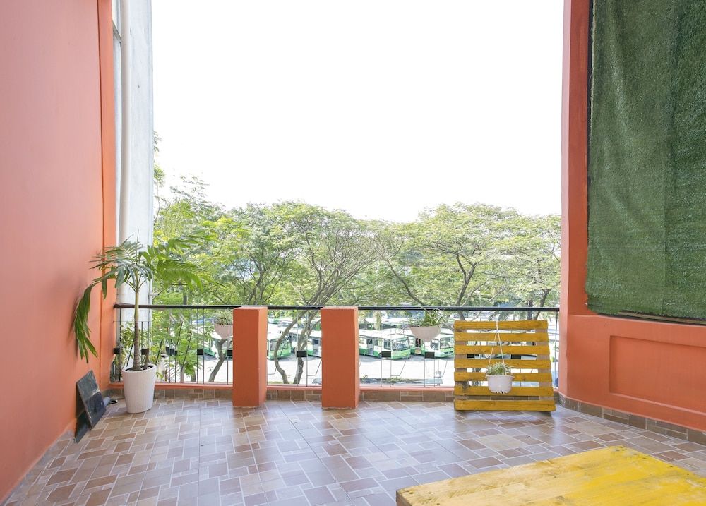 Hangout Hostel HCM Deluxe Bed in 12-Bed Mixed Dorm 9