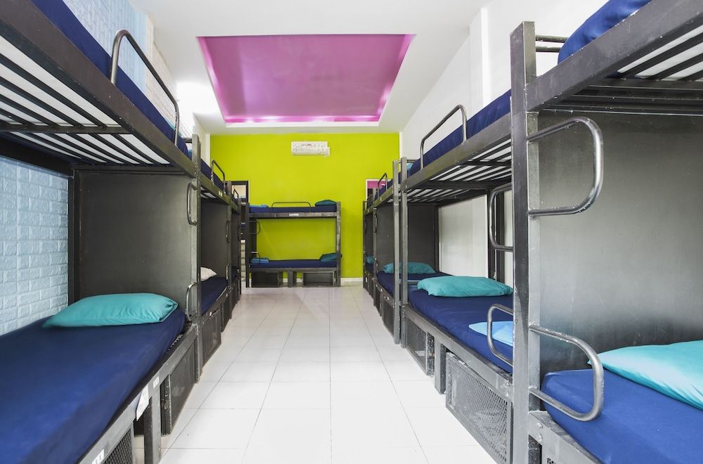 Hangout Hostel HCM Deluxe Bed in 16-Bed Mixed Dorm 5