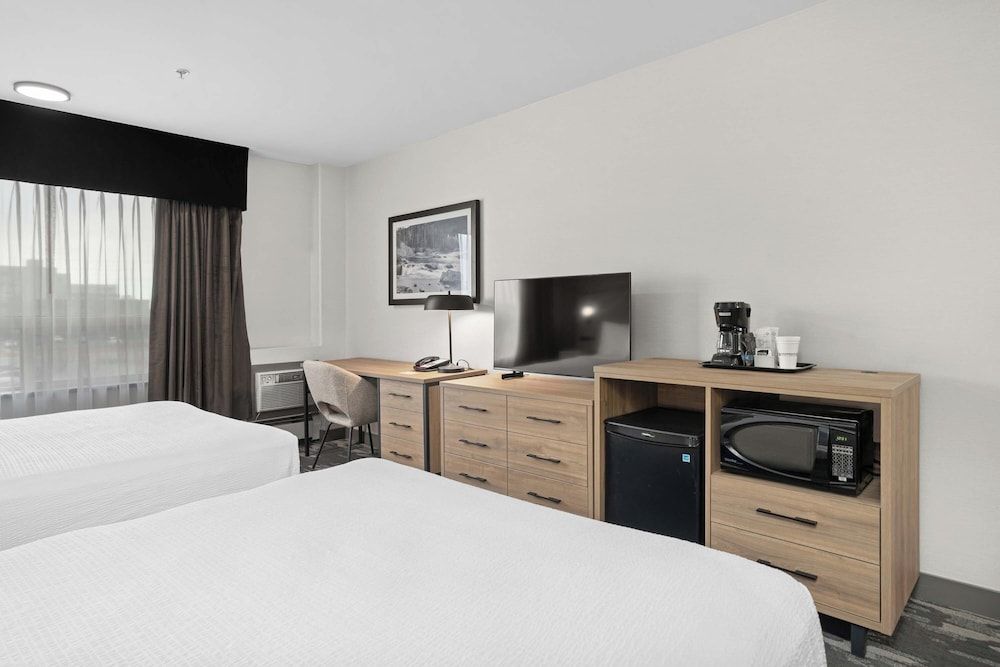Sandman Hotel Calgary Airport Standard Room, 2 Queen Beds 2