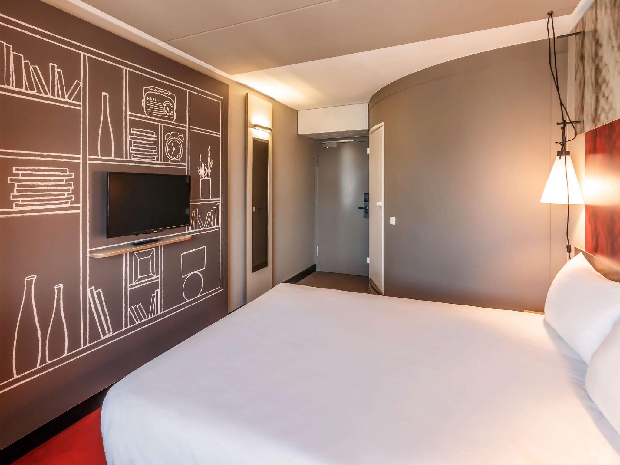 Standard Room with 3 single beds