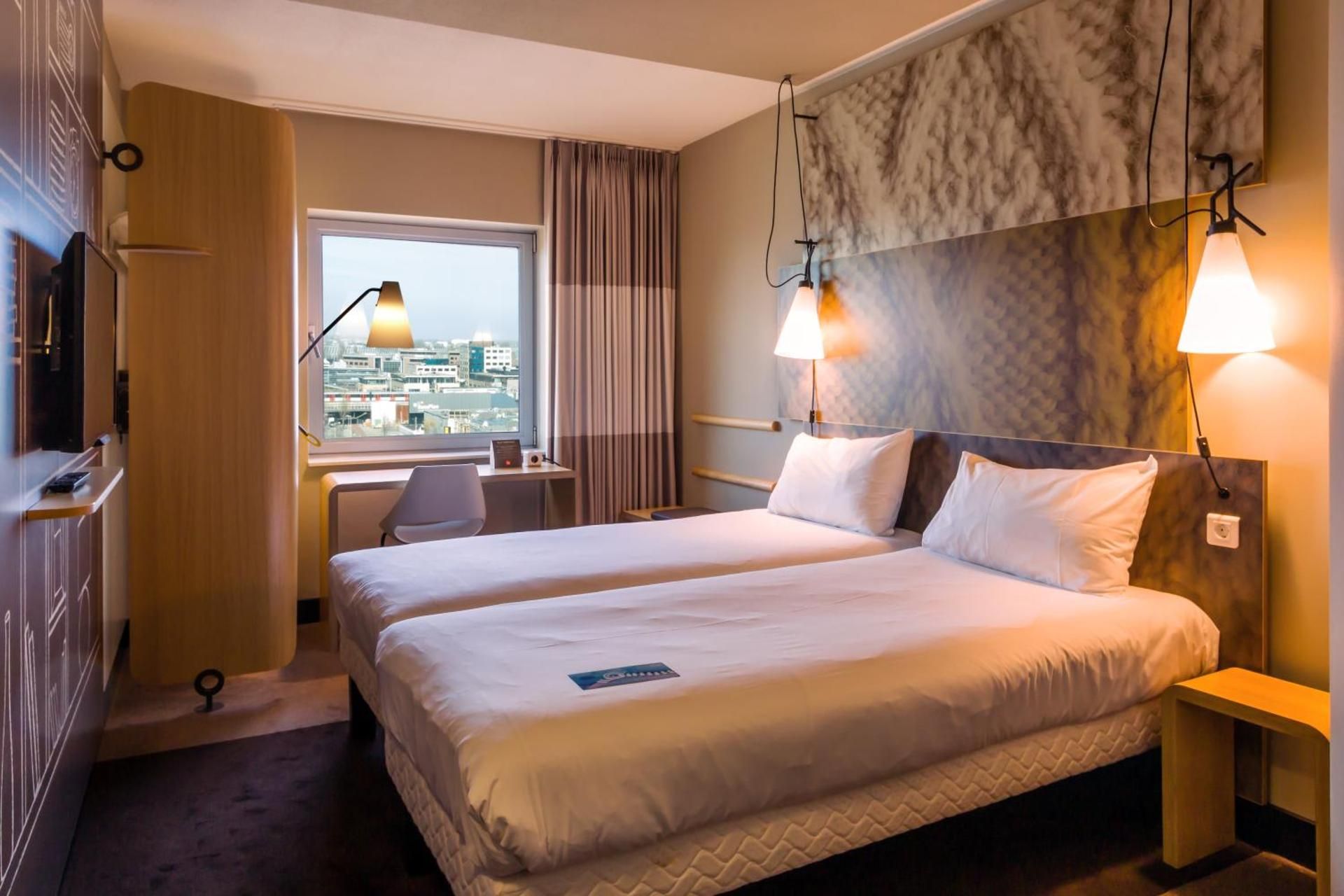 Standard Room with 3 single beds