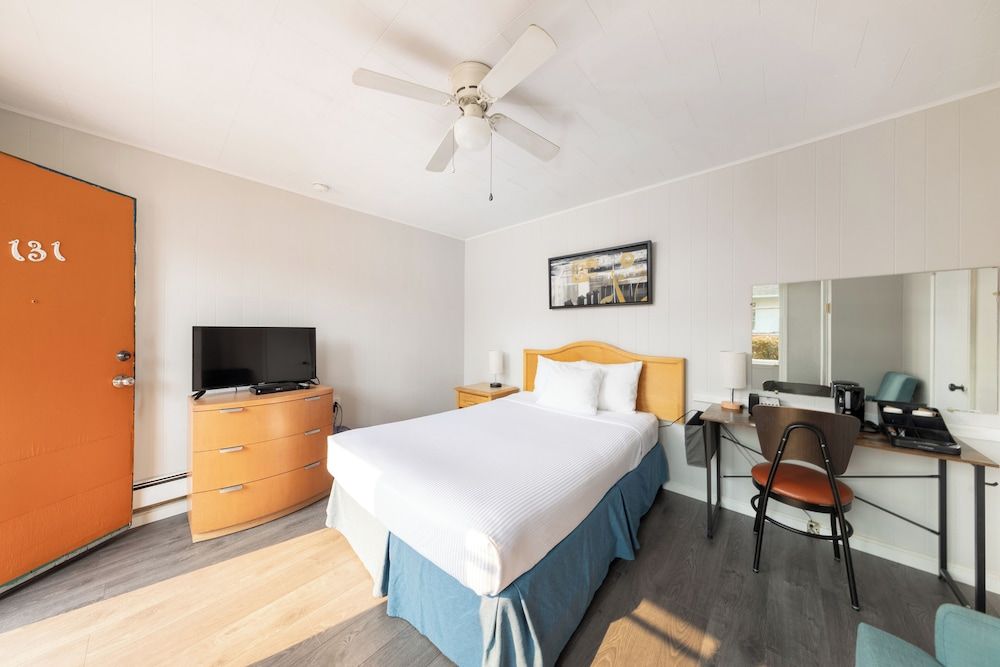 2400 Motel Standard Room, 1 Double Bed