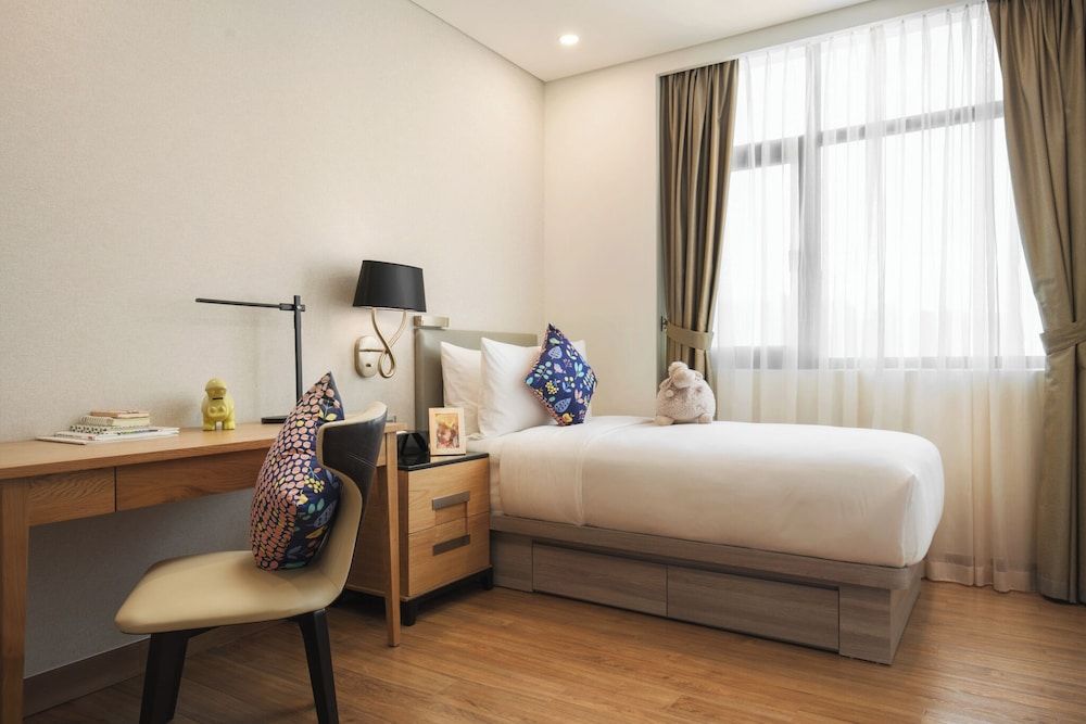 undefined Oakwood Residence Saigon 4