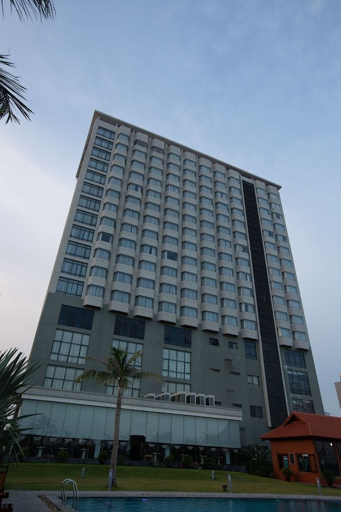 undefined Central Hotel 4