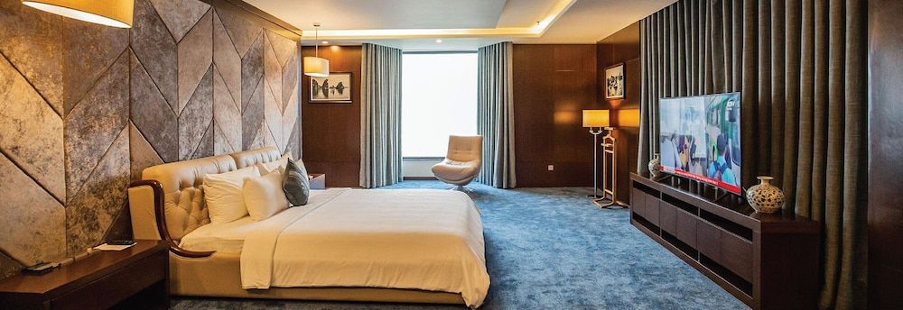 undefined Central Hotel 7