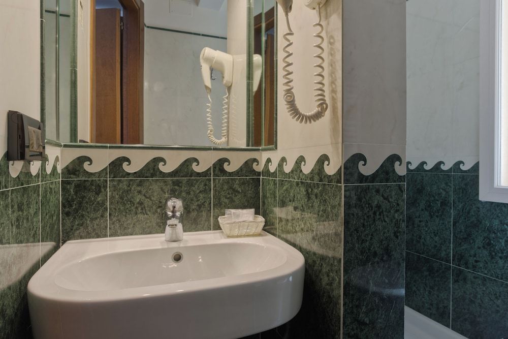 Hotel Palazzo Vecchio Economy Double Room 4