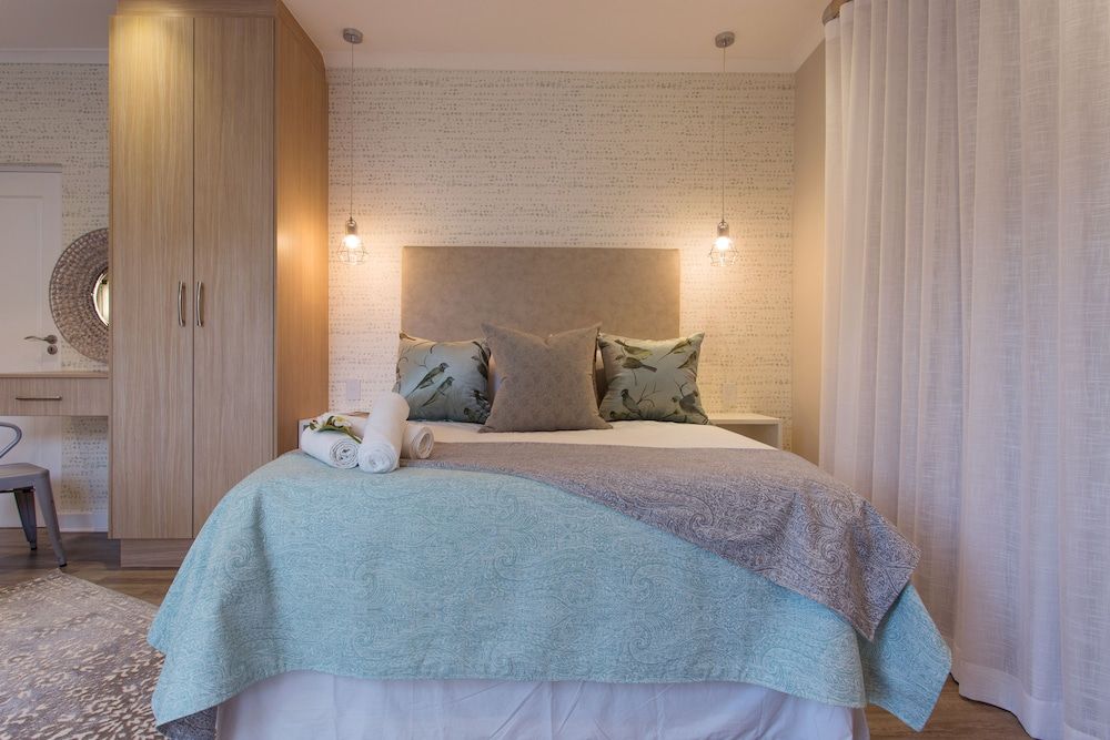 The Aviary Sparrow Room 4