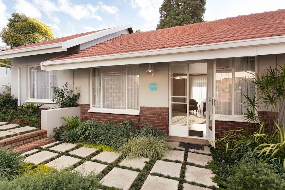 The Aviary Swallow Room 9