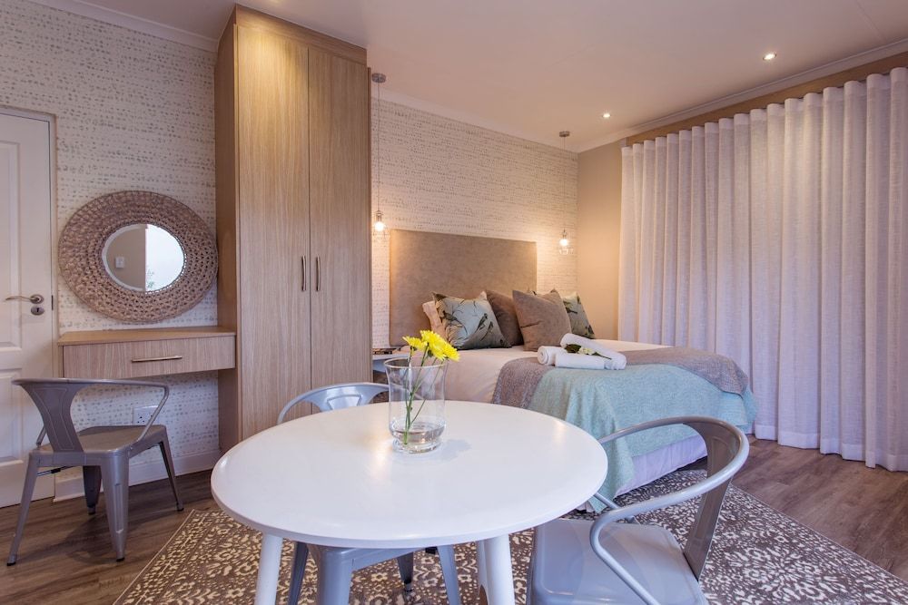 The Aviary Sparrow Room 2