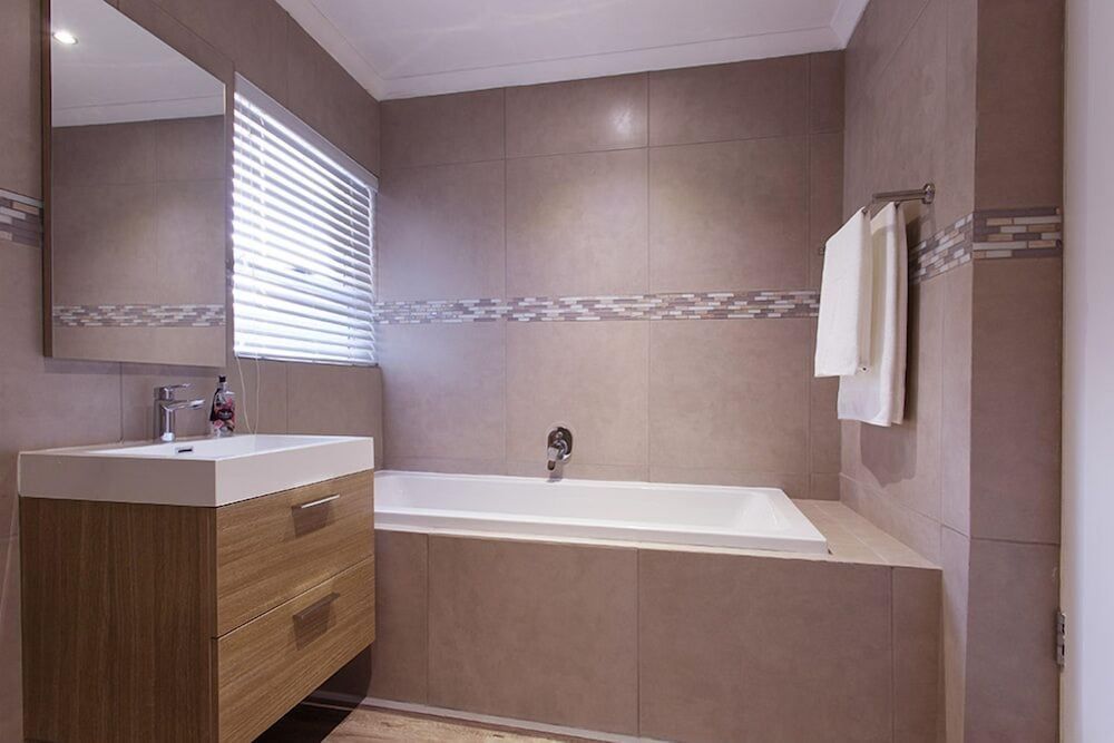 The Aviary Swallow Room 12