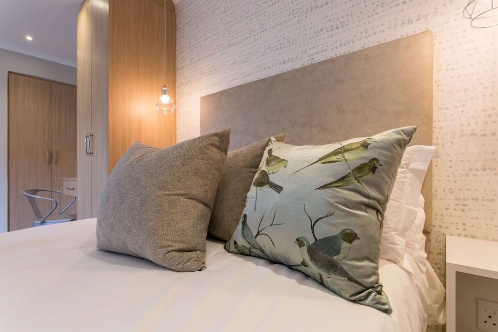 The Aviary Sparrow Room 7