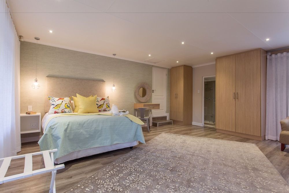 The Aviary Swallow Room 4