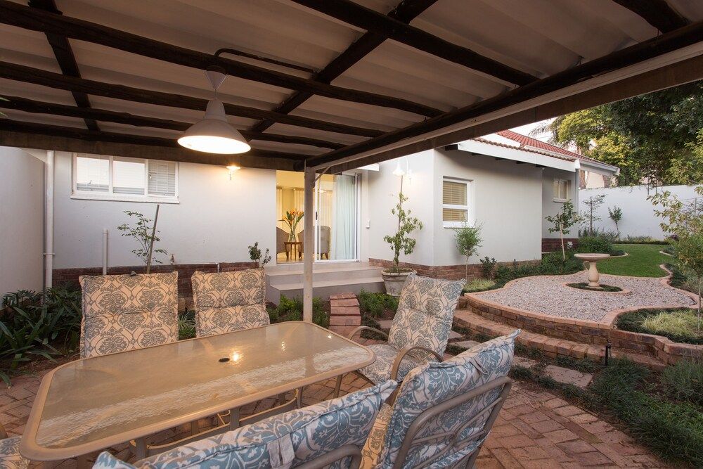 The Aviary Swallow Room 11