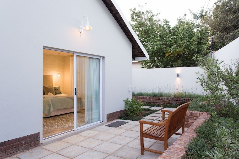 The Aviary Sparrow Room 8