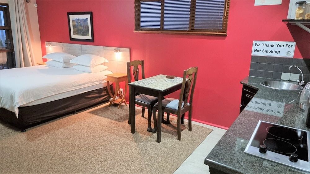 Crooked Tree Cottage Superior Studio Suite, Kitchen, Sea View 3