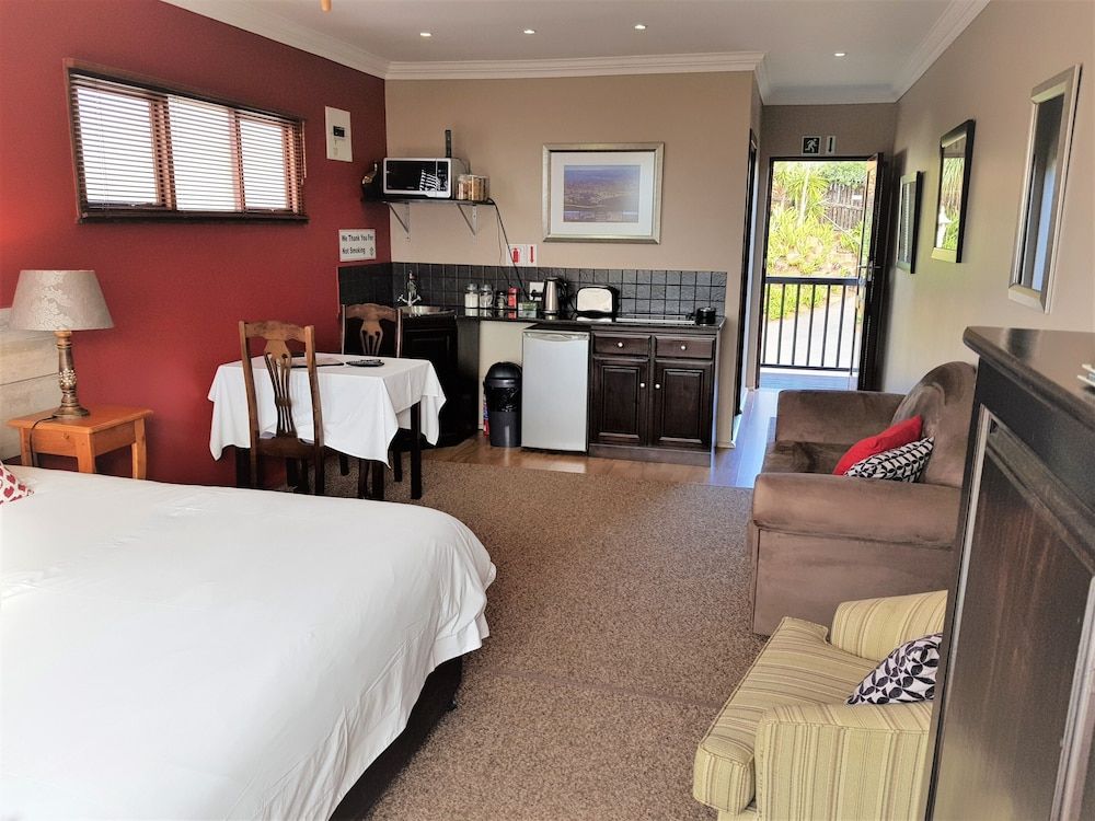 Crooked Tree Cottage Superior Studio Suite, Kitchen, Sea View 2