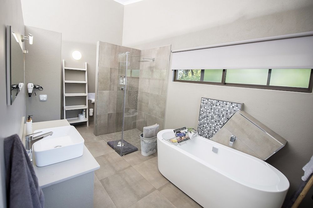 Birds Babble Self Catering Guest House Comfort Apartment, 1 Bedroom 3