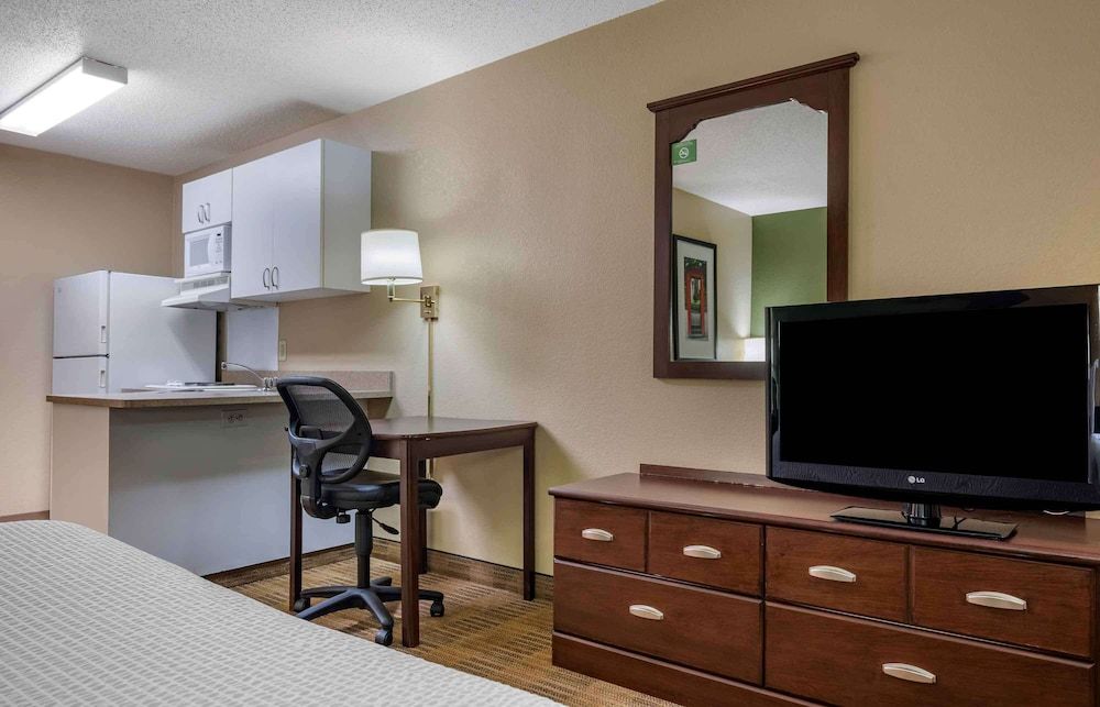 Extended Stay America Suites Pittsburgh West Mifflin Studio, 1 Queen Bed, Non Smoking 3