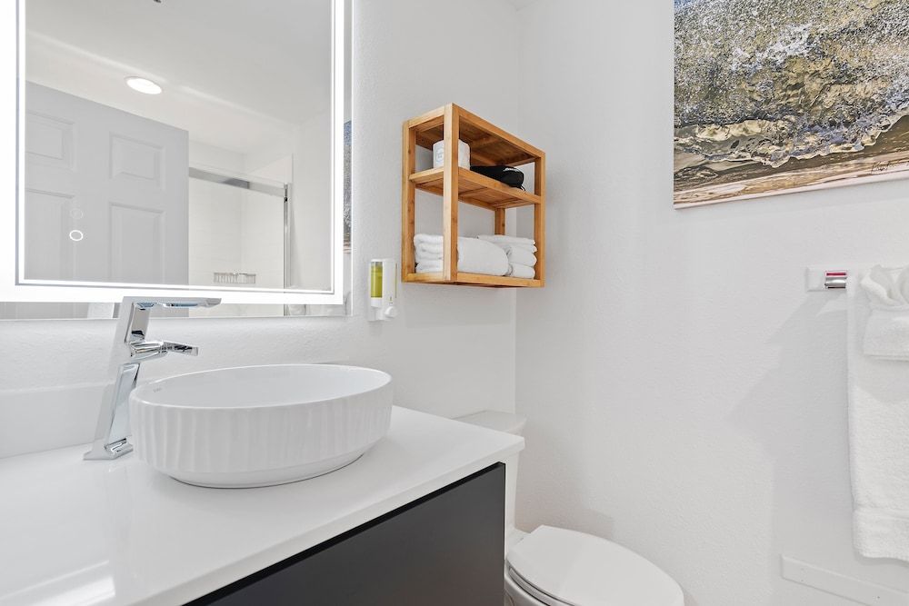 Ocean Isle Inn Oceanfront 2 Queen Beds 8