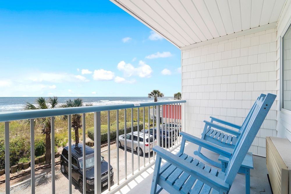 Ocean Isle Inn Oceanfront King Bed 3