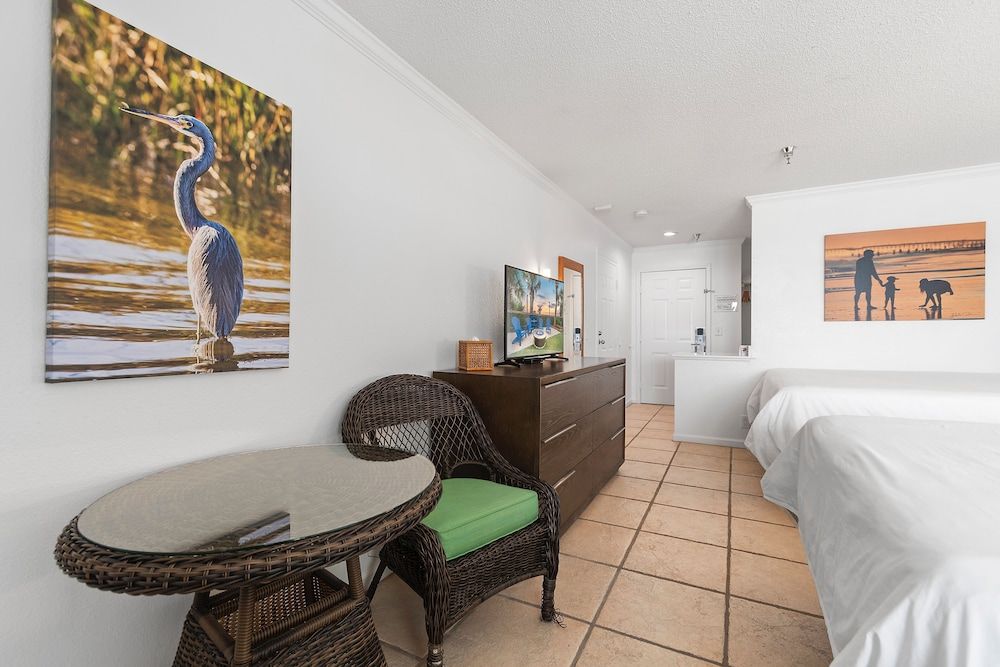 Ocean Isle Inn Oceanfront 2 Queen Beds