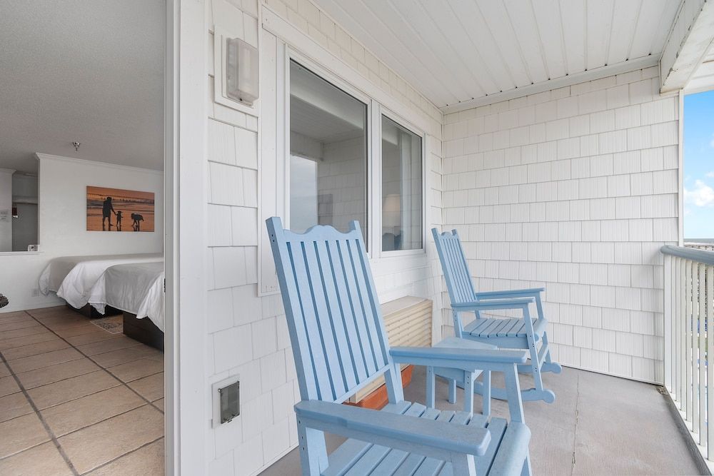 Ocean Isle Inn Oceanfront 2 Queen Beds 4