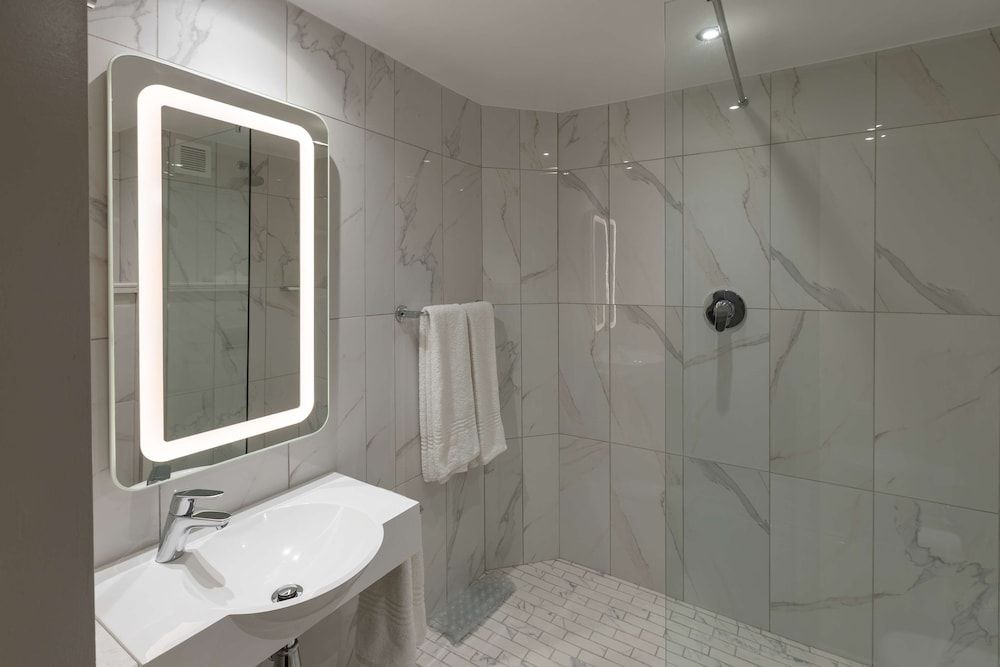 StayEasy Mbombela Double Room 6