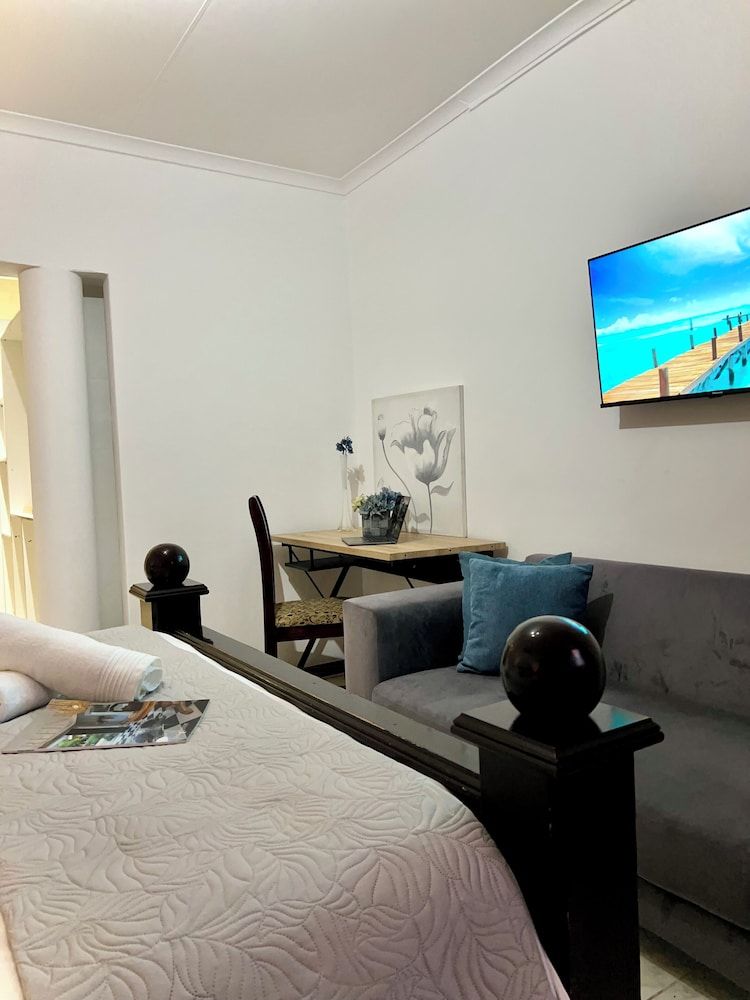 Map's View Guesthouse Comfort Double Room 6