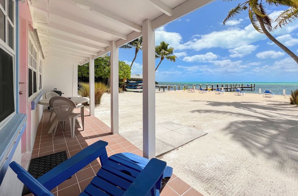 Pines & Palms Resort Oceanfront One Bedroom King Cottage 3