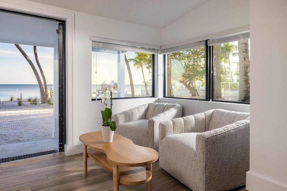 Pines & Palms Resort Oceanfront One Bedroom King Cottage 5