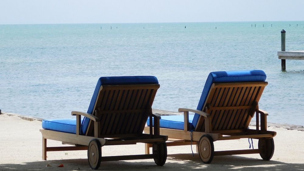 Pines & Palms Resort One Bedroom Private Beachfront Cottage 2