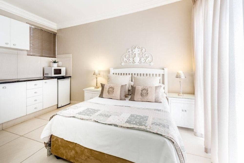 Adato Guesthouse Deluxe Room (Triple) 2