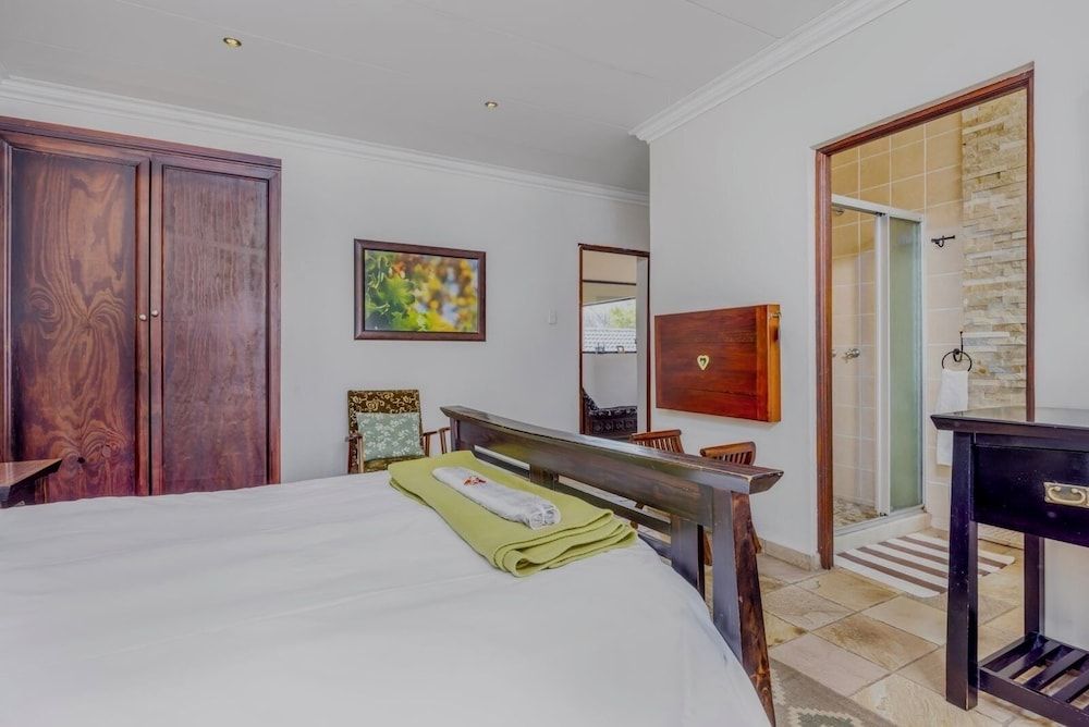 42onKing Standard Double or Twin Room 9