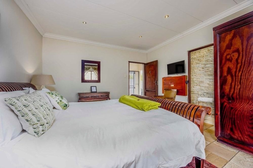 42onKing Standard Double or Twin Room 5