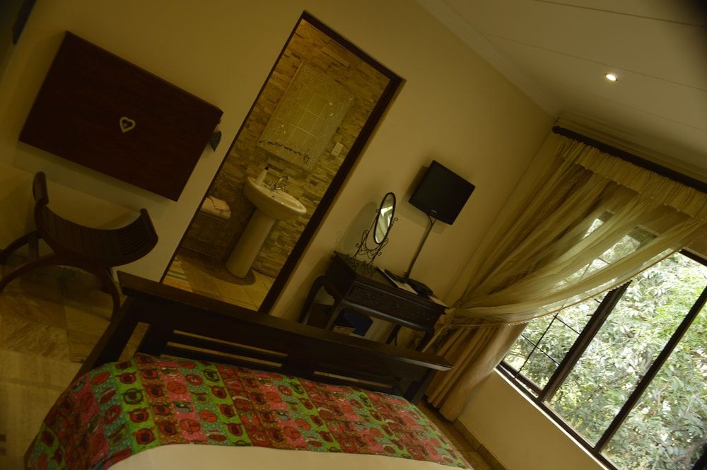 42onKing Standard Double or Twin Room 51