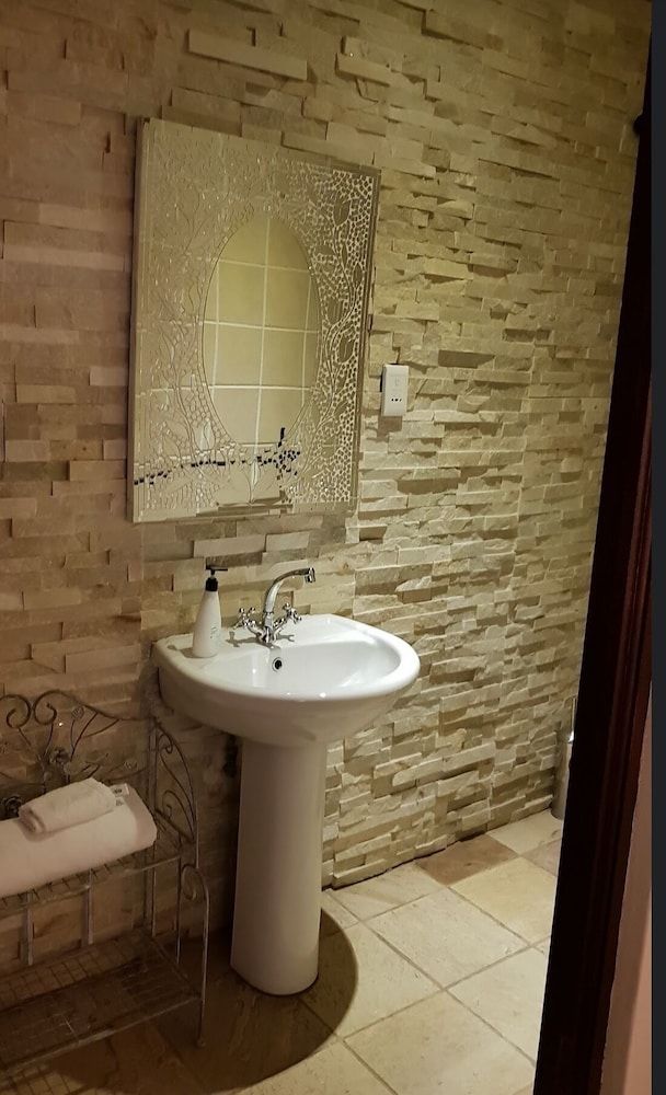 42onKing Standard Double or Twin Room 40