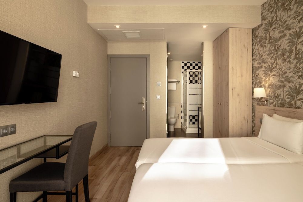 Hotel Avenida Gran Via Standard Room 2