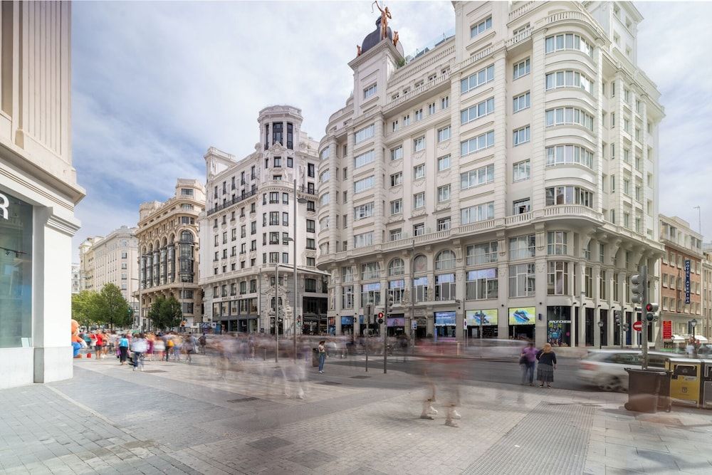 undefined Hotel Avenida Gran Via 9